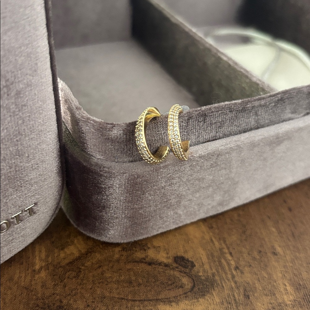 Kendra Scott Ella Huggies